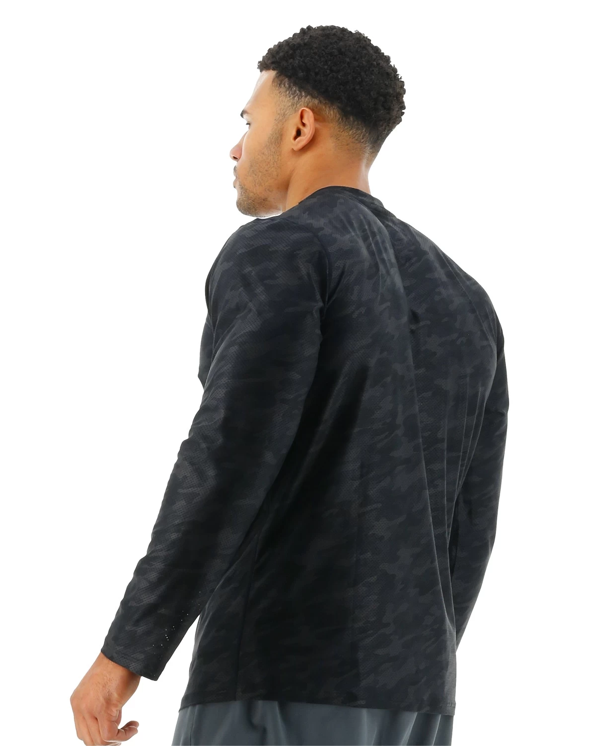 TYR Airtecâ„¢ Men's Long Sleeve Tee - Blackout Camo - Image 3