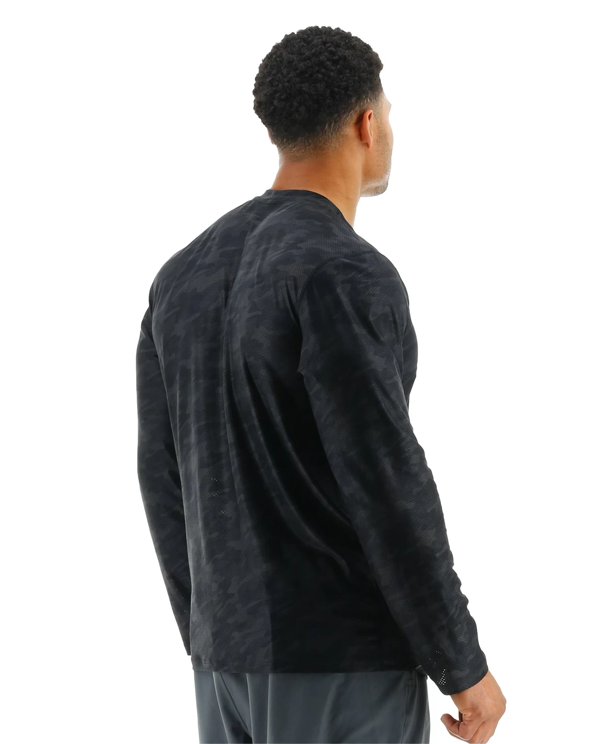 TYR Airtecâ„¢ Men's Long Sleeve Tee - Blackout Camo - Image 5