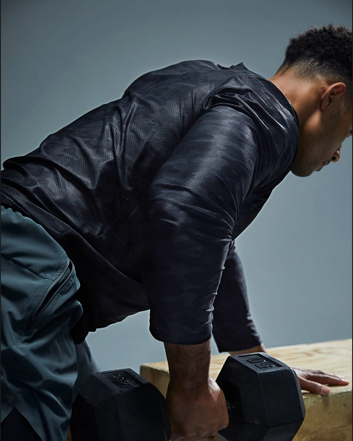 TYR Airtecâ„¢ Men's Long Sleeve Tee - Blackout Camo - Image 10