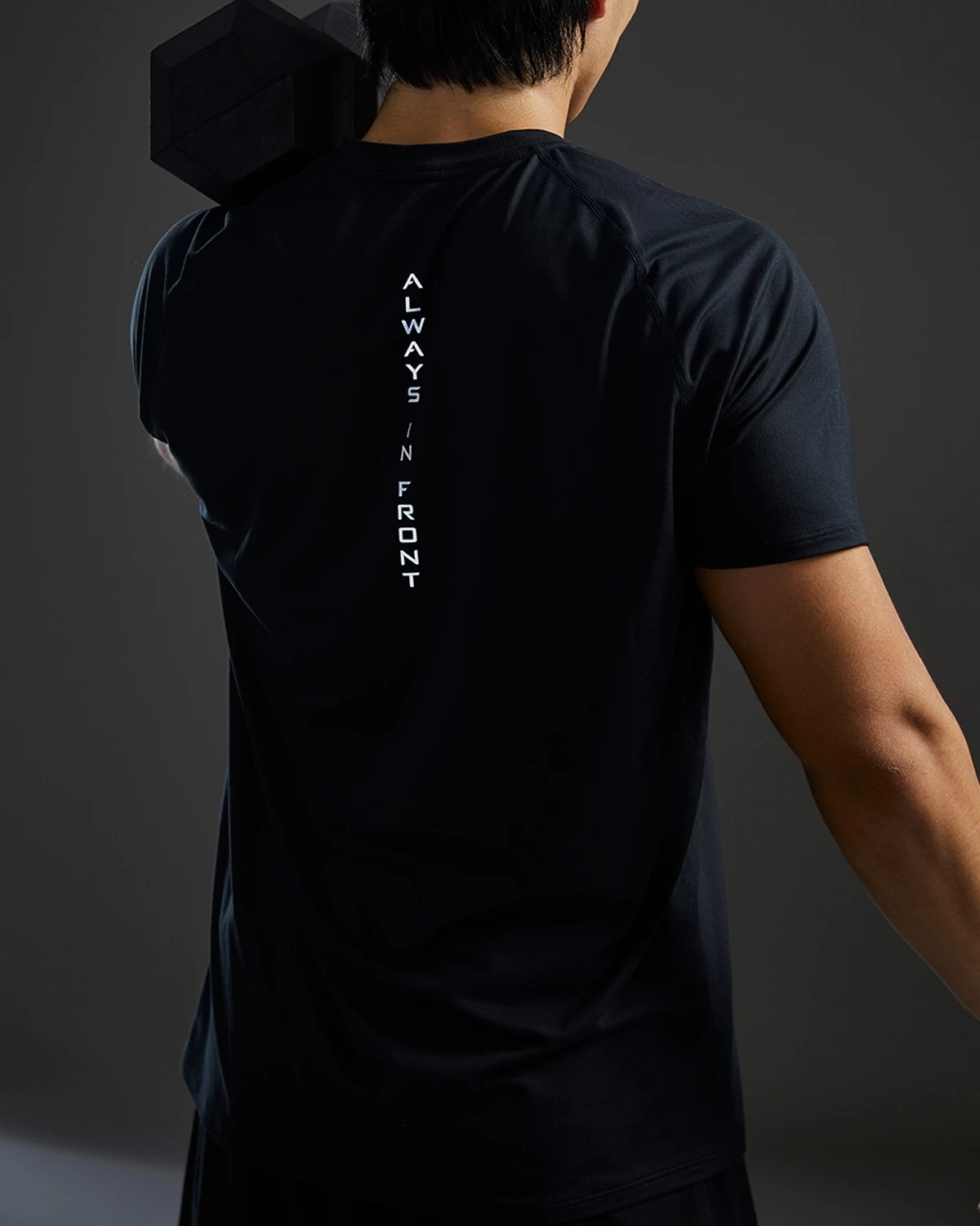 TYR ClimaDry™ Men's Raglan Big Logo Tech Tee - Solid - Image 9