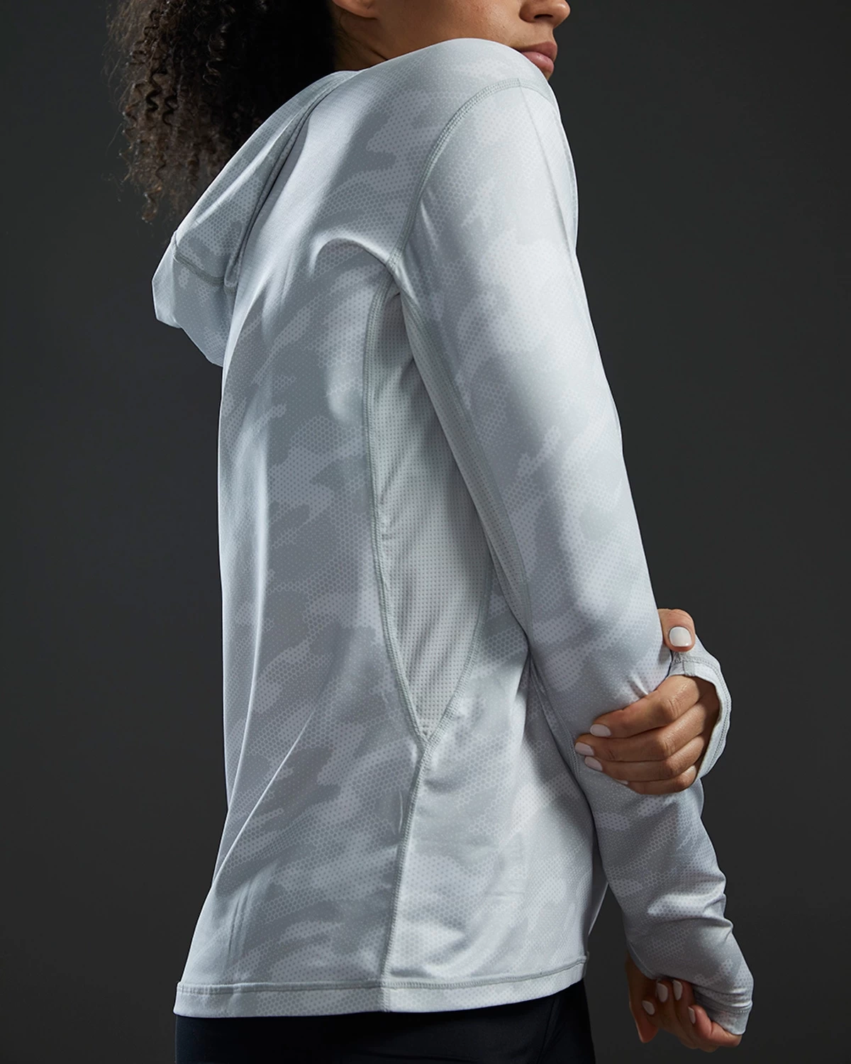 TYR SunDefense⢠Women's Vented Hooded Shirt - Camohex - Image 8