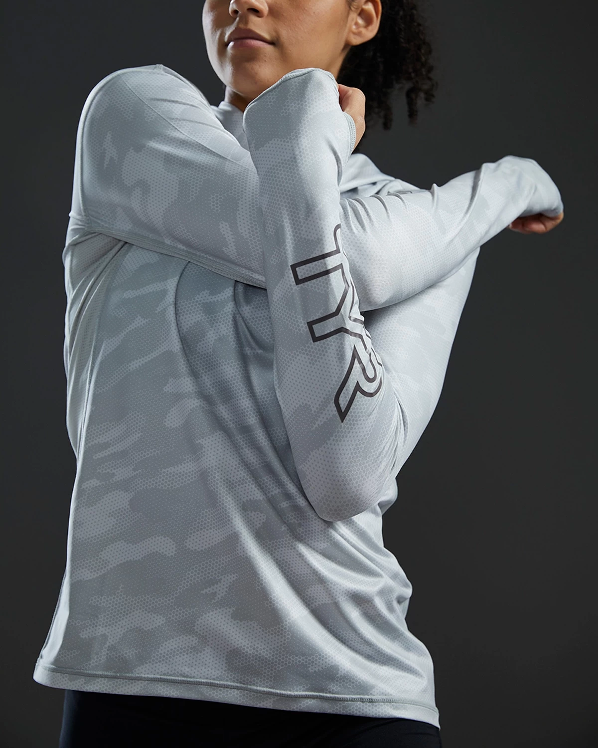 TYR SunDefense⢠Women's Vented Hooded Shirt - Camohex - Image 9