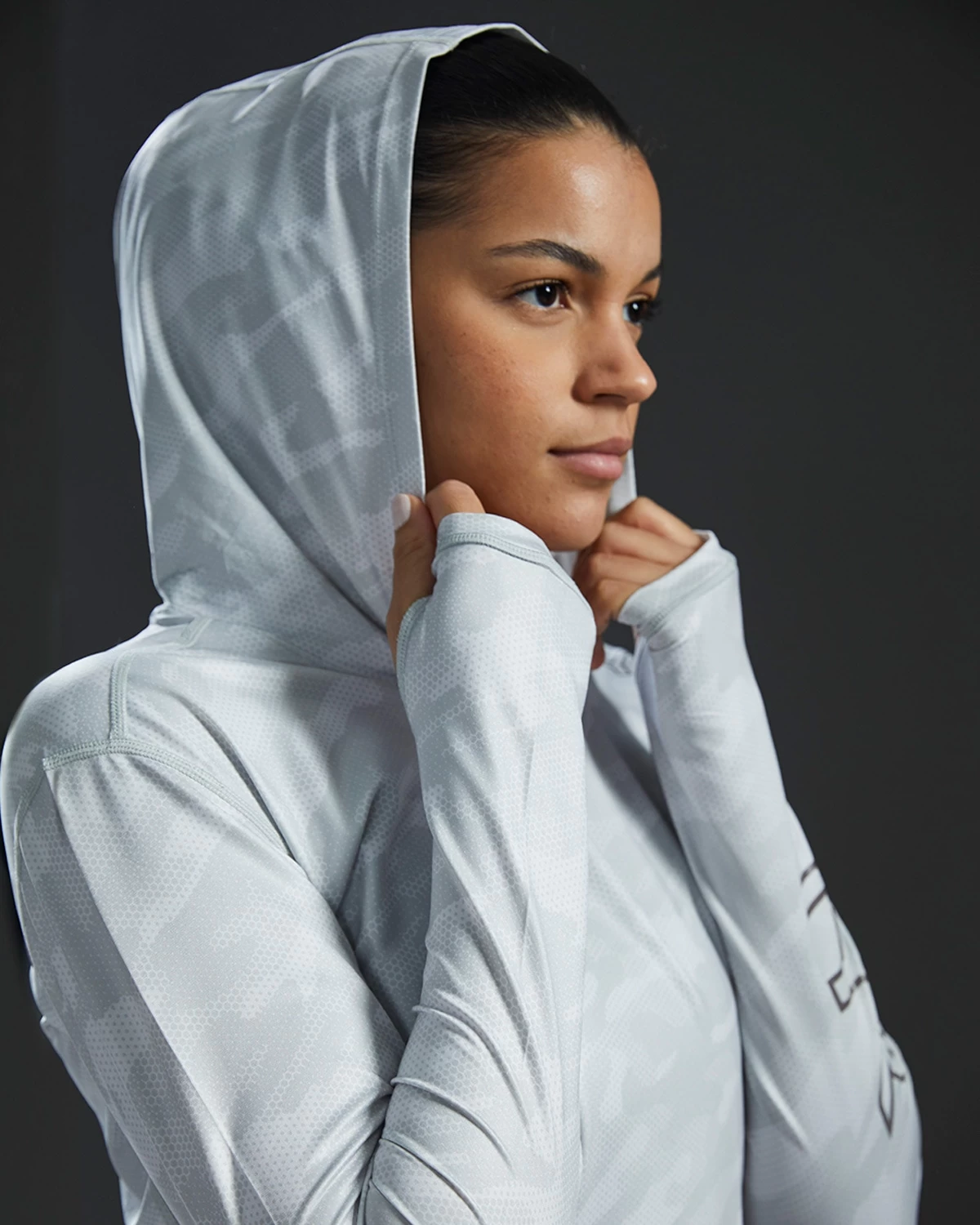 TYR SunDefense⢠Women's Vented Hooded Shirt - Camohex - Image 10