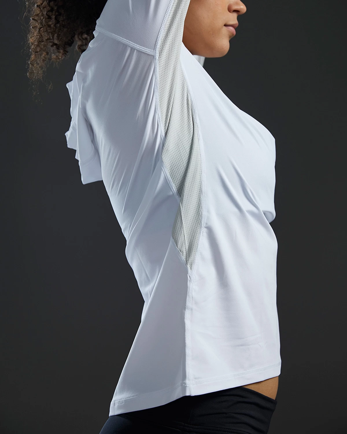 TYR SunDefense⢠Women's Vented Hooded Shirt - Solid - Image 8