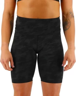 TYR Base Kinetic™ Women's High-Rise 8" Shorts - Blackout Camo